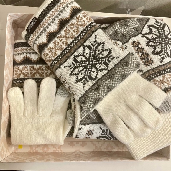 Muk Luks 6 Piece Cold Weather Accessory Set - Picture 2 of 7